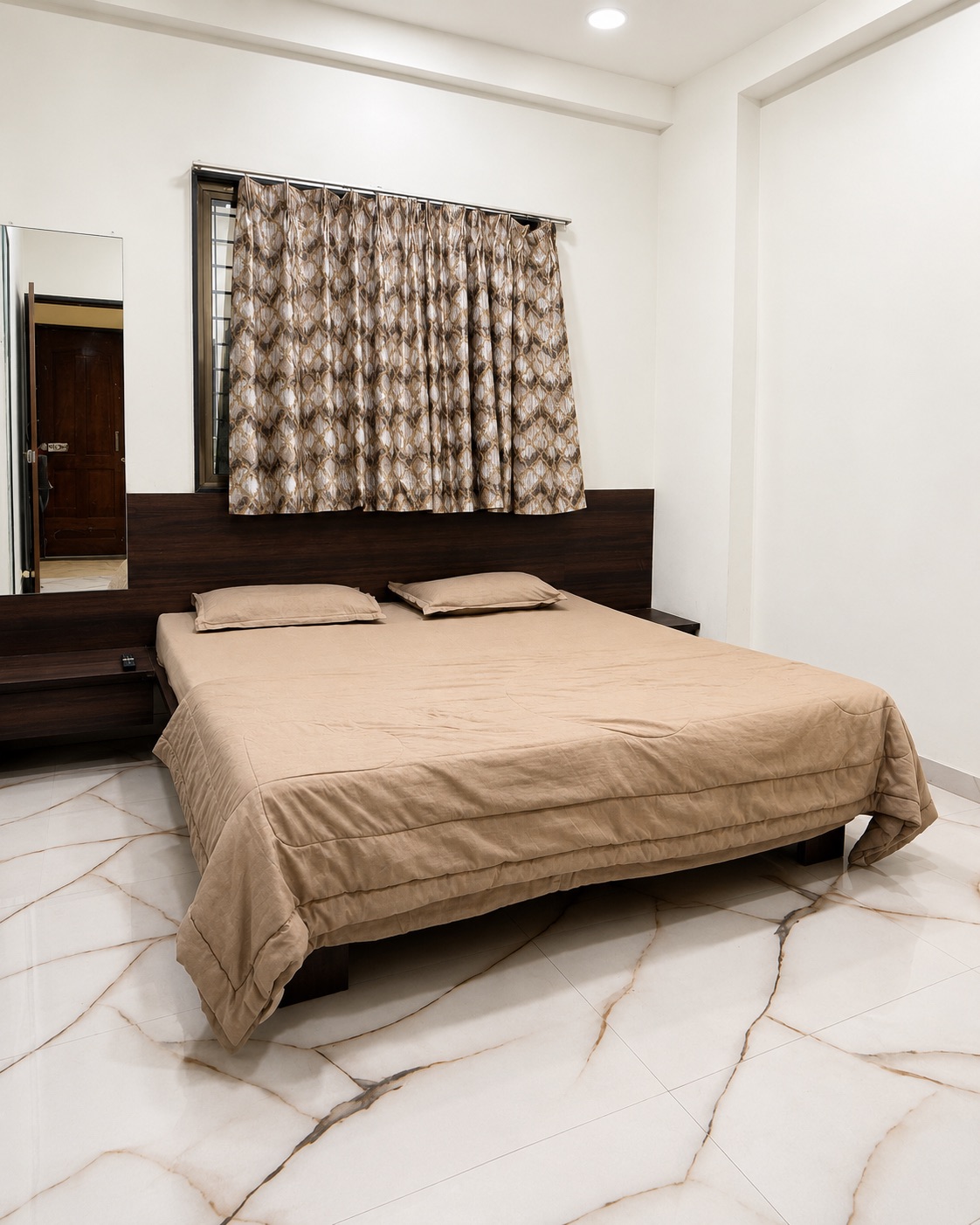 Double bed room at Hotel Dnyaneshwari Inn